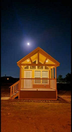 073 Tiny Home nr Grand Canyon South Rim Sleeps 8